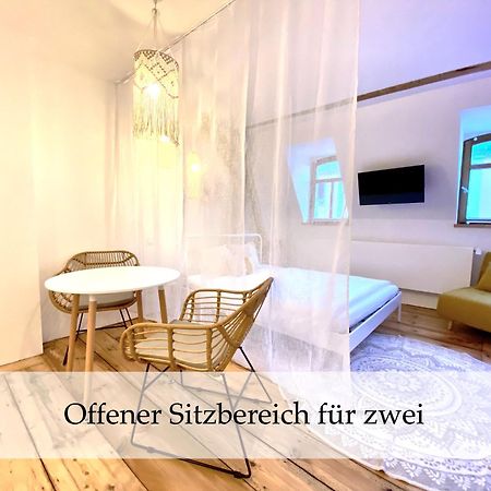 Zentrale 1-Zimmer-Ferienwohnung Mit Digitalem Check In Hof  Kültér fotó